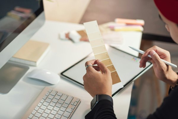 What Are the Best British Designers for Bespoke Evening Gowns?